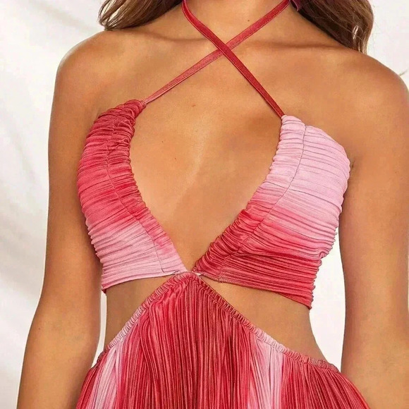 Red Sexy Women's Ombre Plisse Cut Out Tie Back Dress - Picture 5 of 6